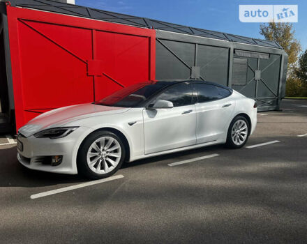 Белый Тесла Модель С, объемом двигателя 0 л и пробегом 108 тыс. км за 22500 $, фото 3 на Automoto.ua