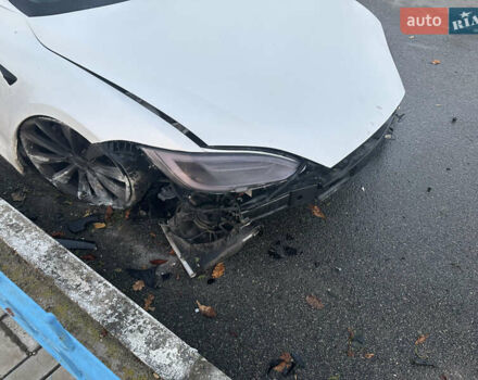 Тесла Модель С 2018 в Никополе на Automoto.ua Белый Тесла Модель С, объемом двигателя 0 л и пробегом 100 тыс. км за 16000 $, фото 2 на Automoto.ua