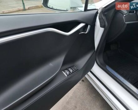 Белый Тесла Модель С, объемом двигателя 0 л и пробегом 178 тыс. км за 22999 $, фото 53 на Automoto.ua