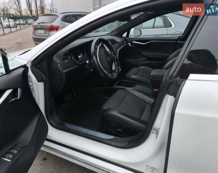 Белый Тесла Модель С, объемом двигателя 0 л и пробегом 178 тыс. км за 22999 $, фото 55 на Automoto.ua