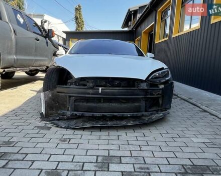 Белый Тесла Модель С, объемом двигателя 0 л и пробегом 150 тыс. км за 18000 $, фото 4 на Automoto.ua
