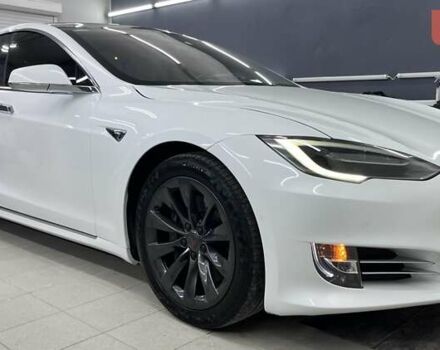 Белый Тесла Модель С, объемом двигателя 0 л и пробегом 159 тыс. км за 29900 $, фото 5 на Automoto.ua