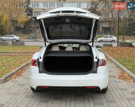 Білий Тесла Модель С, об'ємом двигуна 0 л та пробігом 52 тис. км за 27800 $, фото 18 на Automoto.ua