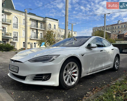 Белый Тесла Модель С, объемом двигателя 0 л и пробегом 85 тыс. км за 29500 $, фото 9 на Automoto.ua