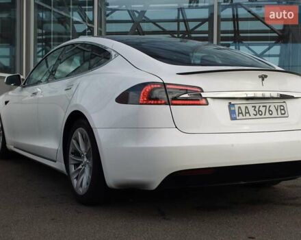 Белый Тесла Модель С, объемом двигателя 0 л и пробегом 117 тыс. км за 29700 $, фото 8 на Automoto.ua