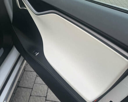 Білий Тесла Модель С, об'ємом двигуна 0 л та пробігом 154 тис. км за 30000 $, фото 27 на Automoto.ua