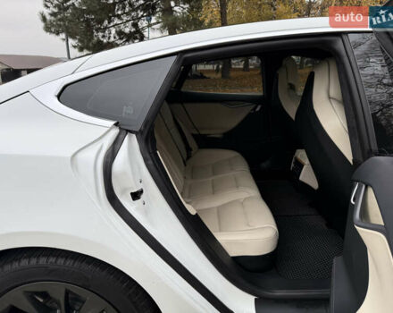 Білий Тесла Модель С, об'ємом двигуна 0 л та пробігом 52 тис. км за 27800 $, фото 28 на Automoto.ua