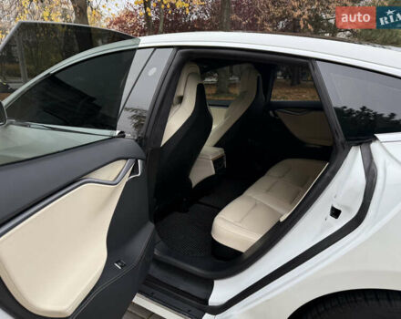 Білий Тесла Модель С, об'ємом двигуна 0 л та пробігом 52 тис. км за 27800 $, фото 30 на Automoto.ua