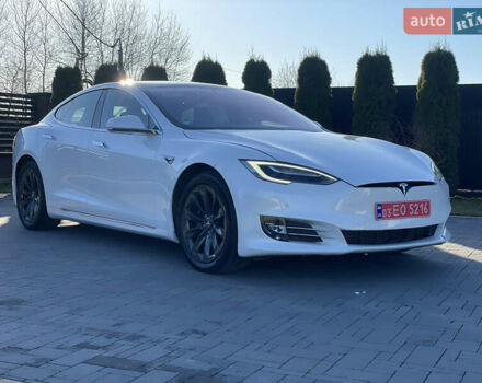 Белый Тесла Модель С, объемом двигателя 0 л и пробегом 135 тыс. км за 28300 $, фото 5 на Automoto.ua