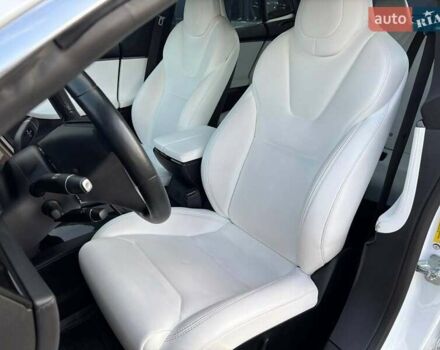 Белый Тесла Модель С, объемом двигателя 0 л и пробегом 121 тыс. км за 29990 $, фото 16 на Automoto.ua