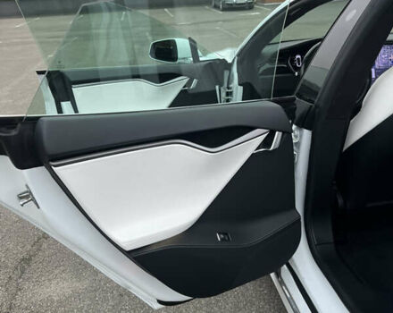 Белый Тесла Модель С, объемом двигателя 0 л и пробегом 149 тыс. км за 24900 $, фото 16 на Automoto.ua