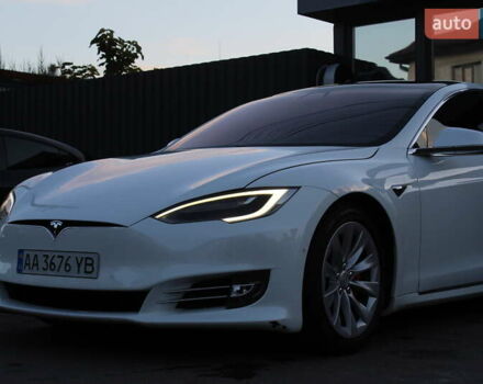 Білий Тесла Модель С, об'ємом двигуна 0 л та пробігом 118 тис. км за 29700 $, фото 8 на Automoto.ua