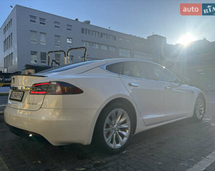 Белый Тесла Модель С, объемом двигателя 0 л и пробегом 85 тыс. км за 29500 $, фото 33 на Automoto.ua