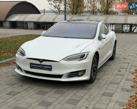 Білий Тесла Модель С, об'ємом двигуна 0 л та пробігом 52 тис. км за 27800 $, фото 17 на Automoto.ua