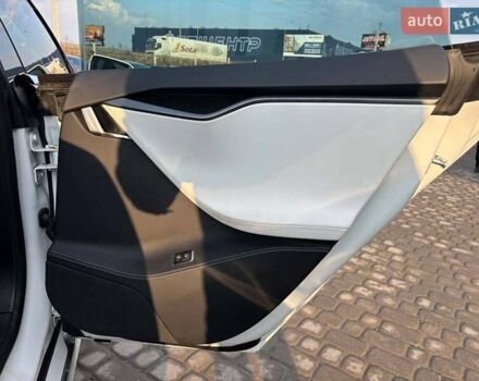 Белый Тесла Модель С, объемом двигателя 0 л и пробегом 121 тыс. км за 29990 $, фото 19 на Automoto.ua