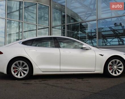 Белый Тесла Модель С, объемом двигателя 0 л и пробегом 117 тыс. км за 29700 $, фото 3 на Automoto.ua