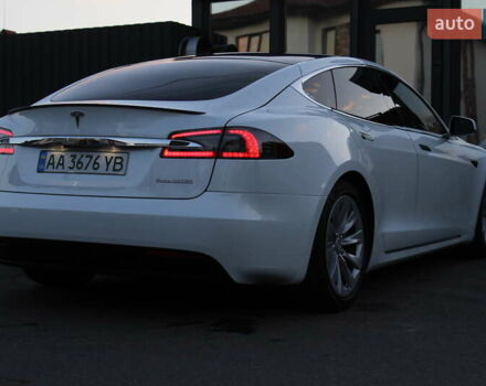 Білий Тесла Модель С, об'ємом двигуна 0 л та пробігом 118 тис. км за 29700 $, фото 19 на Automoto.ua