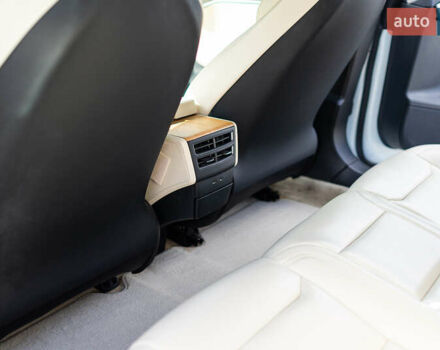 Білий Тесла Модель С, об'ємом двигуна 0 л та пробігом 193 тис. км за 24500 $, фото 23 на Automoto.ua