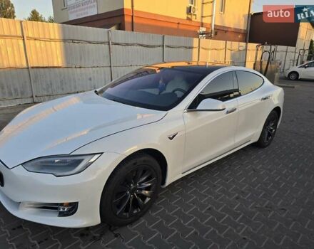 Белый Тесла Модель С, объемом двигателя 0 л и пробегом 76 тыс. км за 30200 $, фото 9 на Automoto.ua