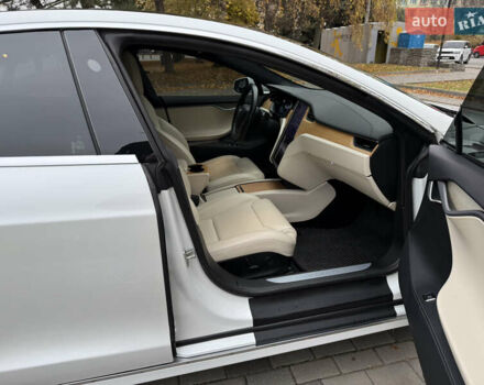 Білий Тесла Модель С, об'ємом двигуна 0 л та пробігом 52 тис. км за 27800 $, фото 25 на Automoto.ua
