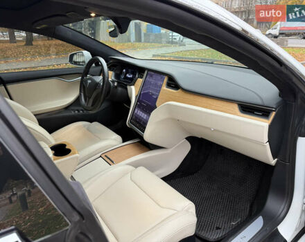 Білий Тесла Модель С, об'ємом двигуна 0 л та пробігом 52 тис. км за 27800 $, фото 26 на Automoto.ua