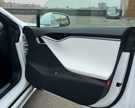 Белый Тесла Модель С, объемом двигателя 0 л и пробегом 149 тыс. км за 24900 $, фото 26 на Automoto.ua