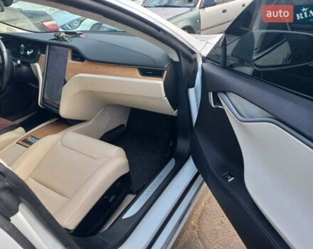 Білий Тесла Модель С, об'ємом двигуна 0 л та пробігом 79 тис. км за 27999 $, фото 6 на Automoto.ua