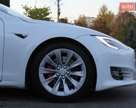 Білий Тесла Модель С, об'ємом двигуна 0 л та пробігом 118 тис. км за 29700 $, фото 6 на Automoto.ua
