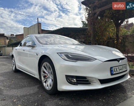 Белый Тесла Модель С, объемом двигателя 0 л и пробегом 85 тыс. км за 29500 $, фото 7 на Automoto.ua