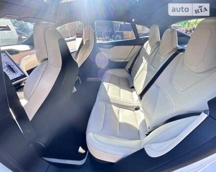 Белый Тесла Модель С, объемом двигателя 0 л и пробегом 30 тыс. км за 46000 $, фото 10 на Automoto.ua