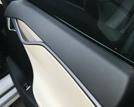 Белый Тесла Модель С, объемом двигателя 0 л и пробегом 55 тыс. км за 25000 $, фото 15 на Automoto.ua