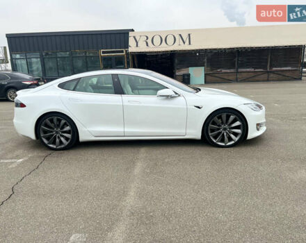 Белый Тесла Модель С, объемом двигателя 0 л и пробегом 149 тыс. км за 24900 $, фото 5 на Automoto.ua