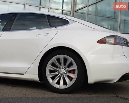 Белый Тесла Модель С, объемом двигателя 0 л и пробегом 117 тыс. км за 29700 $, фото 7 на Automoto.ua