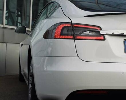 Белый Тесла Модель С, объемом двигателя 0 л и пробегом 117 тыс. км за 29700 $, фото 22 на Automoto.ua