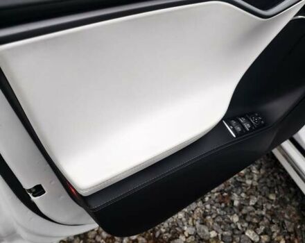 Білий Тесла Модель С, об'ємом двигуна 0 л та пробігом 39 тис. км за 34999 $, фото 10 на Automoto.ua