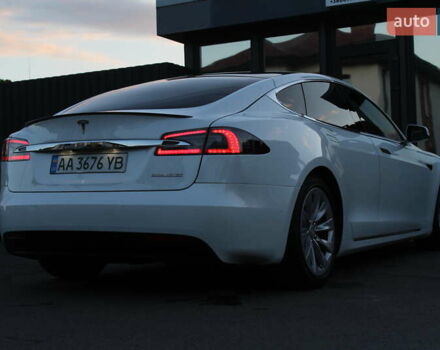 Білий Тесла Модель С, об'ємом двигуна 0 л та пробігом 118 тис. км за 29700 $, фото 7 на Automoto.ua