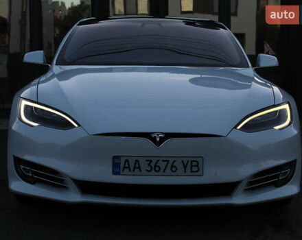 Білий Тесла Модель С, об'ємом двигуна 0 л та пробігом 118 тис. км за 29700 $, фото 1 на Automoto.ua