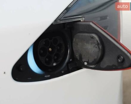 Белый Тесла Модель С, объемом двигателя 0 л и пробегом 117 тыс. км за 29700 $, фото 18 на Automoto.ua