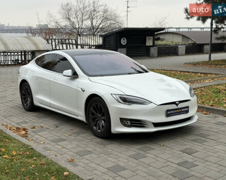 Білий Тесла Модель С, об'ємом двигуна 0 л та пробігом 52 тис. км за 27800 $, фото 3 на Automoto.ua