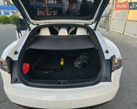 Белый Тесла Модель С, объемом двигателя 0 л и пробегом 76 тыс. км за 30200 $, фото 5 на Automoto.ua