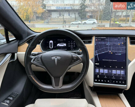 Білий Тесла Модель С, об'ємом двигуна 0 л та пробігом 52 тис. км за 27800 $, фото 32 на Automoto.ua
