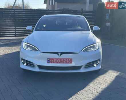 Белый Тесла Модель С, объемом двигателя 0 л и пробегом 135 тыс. км за 28300 $, фото 30 на Automoto.ua