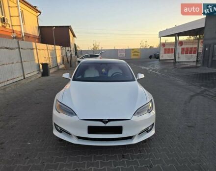 Белый Тесла Модель С, объемом двигателя 0 л и пробегом 76 тыс. км за 30200 $, фото 7 на Automoto.ua