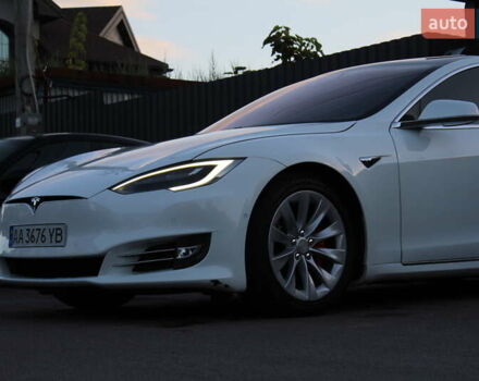 Білий Тесла Модель С, об'ємом двигуна 0 л та пробігом 118 тис. км за 29700 $, фото 11 на Automoto.ua