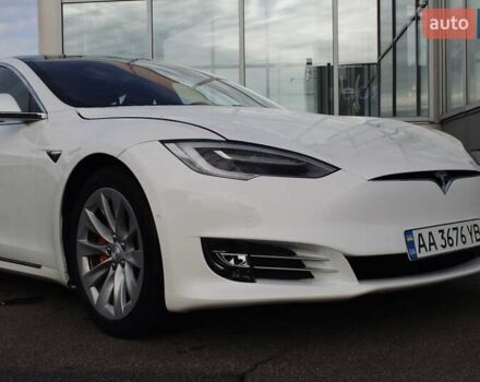 Белый Тесла Модель С, объемом двигателя 0 л и пробегом 117 тыс. км за 29700 $, фото 1 на Automoto.ua