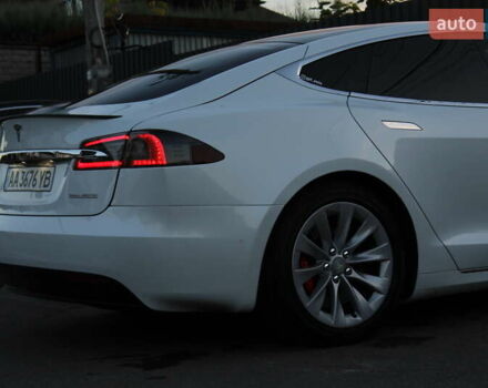 Білий Тесла Модель С, об'ємом двигуна 0 л та пробігом 118 тис. км за 29700 $, фото 5 на Automoto.ua