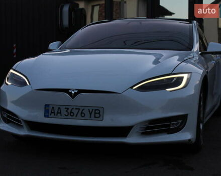 Білий Тесла Модель С, об'ємом двигуна 0 л та пробігом 118 тис. км за 29700 $, фото 2 на Automoto.ua