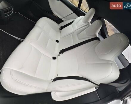 Білий Тесла Модель С, об'ємом двигуна 0 л та пробігом 39 тис. км за 34999 $, фото 9 на Automoto.ua