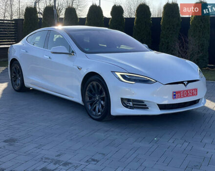 Белый Тесла Модель С, объемом двигателя 0 л и пробегом 135 тыс. км за 28300 $, фото 2 на Automoto.ua