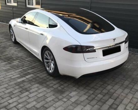 Белый Тесла Модель С, объемом двигателя 0 л и пробегом 55 тыс. км за 25000 $, фото 1 на Automoto.ua